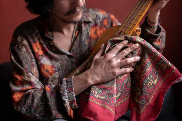 The History and Evolution of the Oud: From Ancient Times to Modern Music